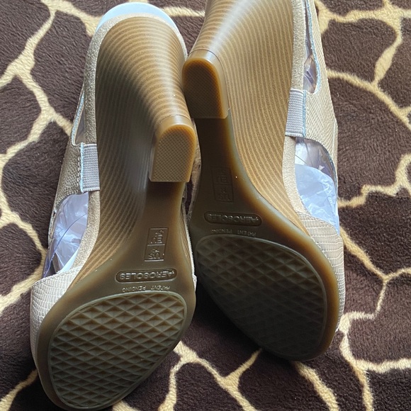 AEROSOLES Leather Honey Blossom Bone Snake Print Wedges - Picture 5 of 15